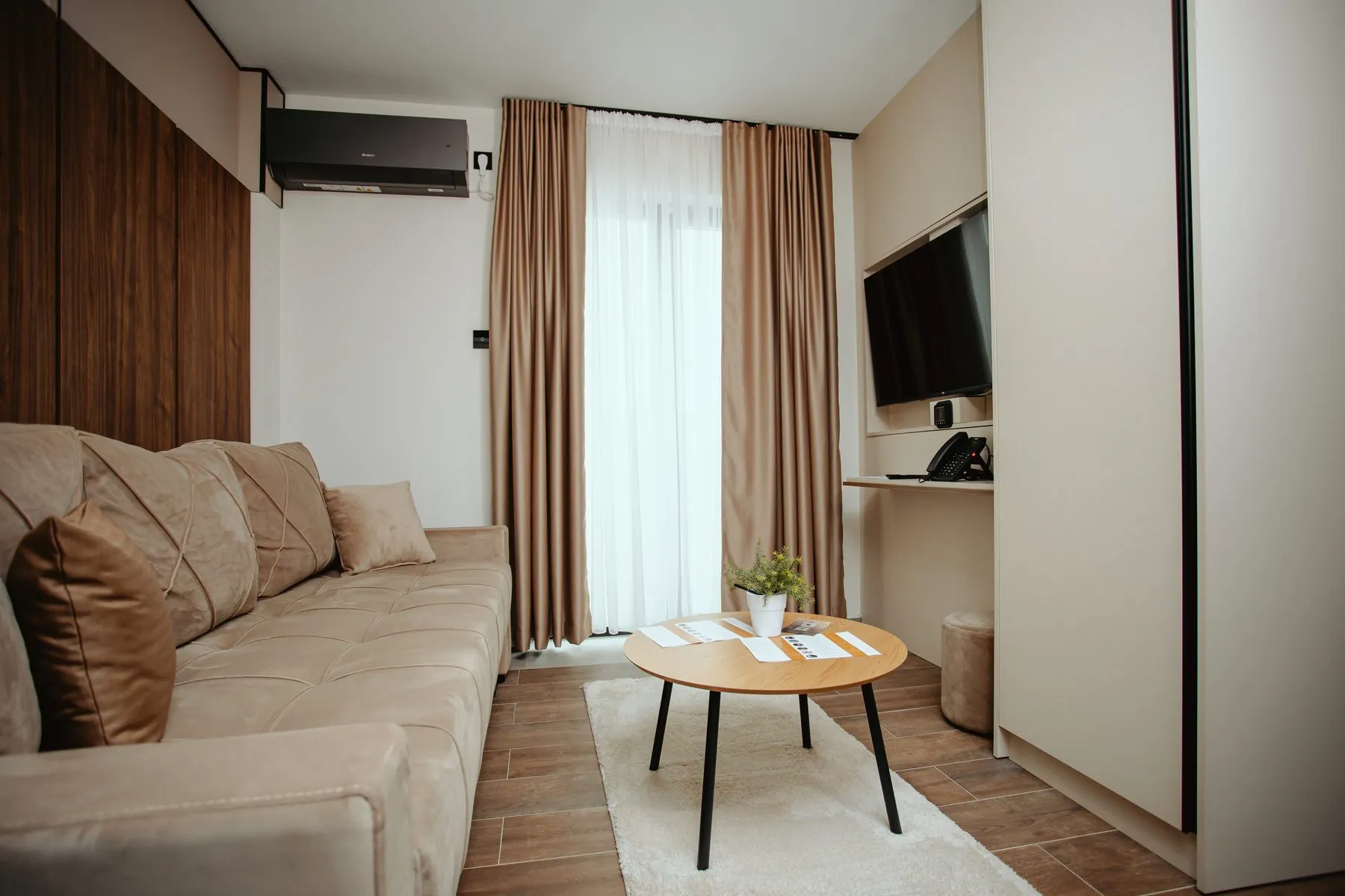Studio apartman, trosed, klub sto i televizor