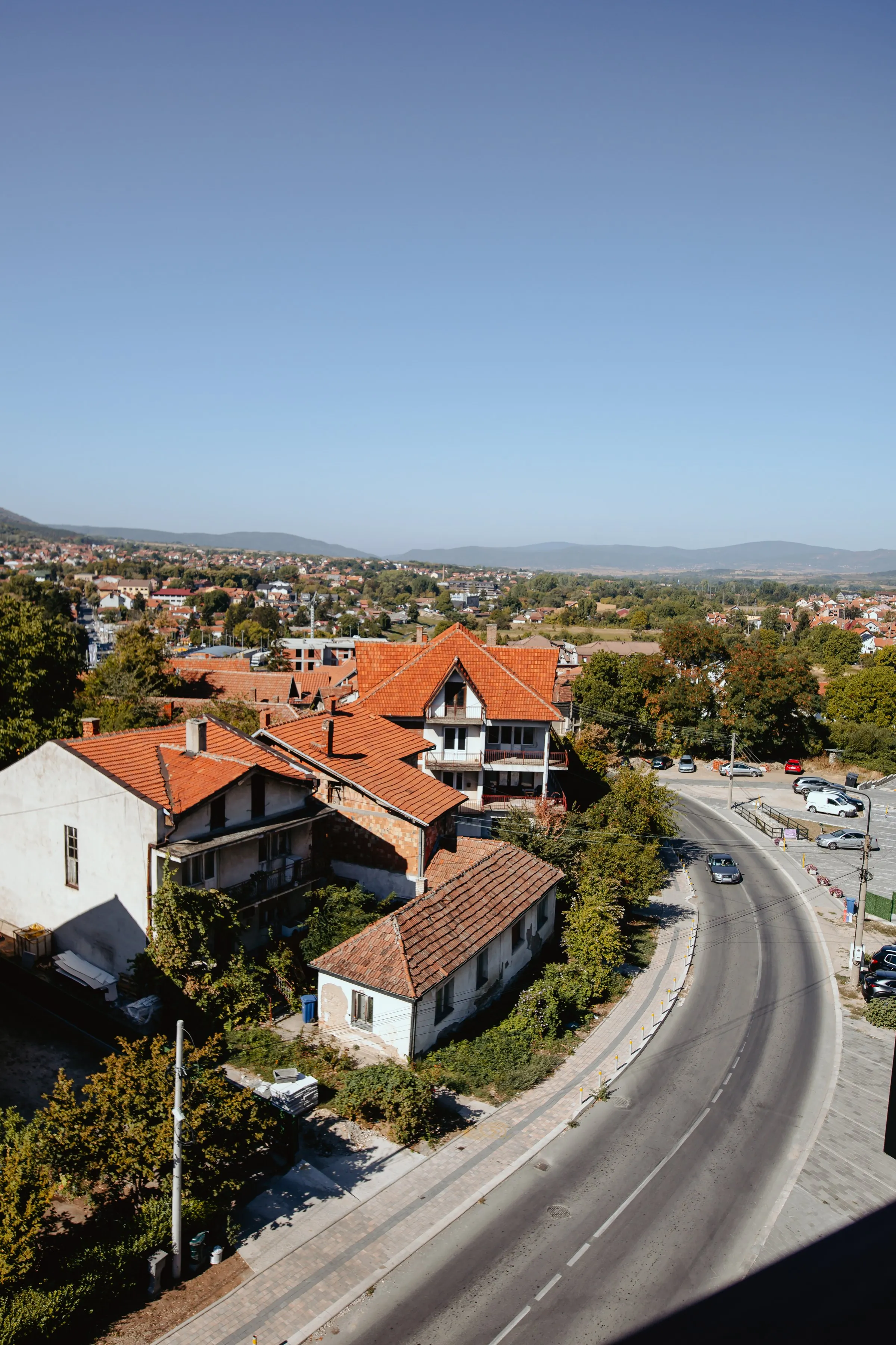Krovovi Sokobanje i planine na horizontu, pogled iz hotela